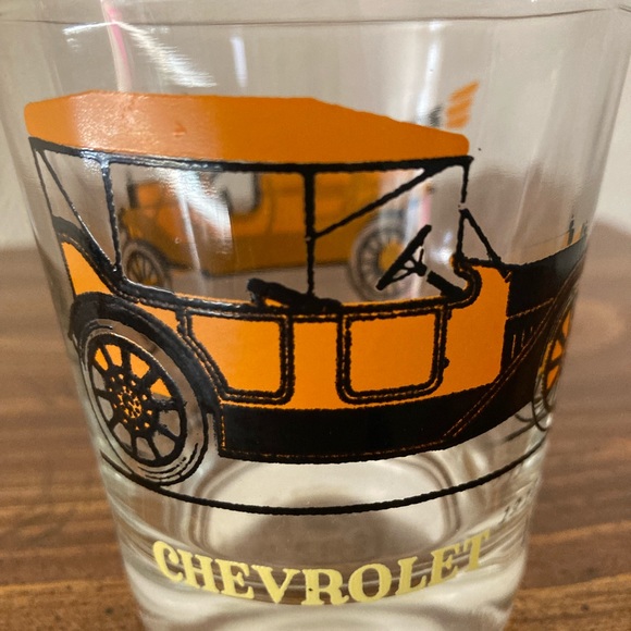 Classic Cars Drinking Glass Set - Picture 7 of 9